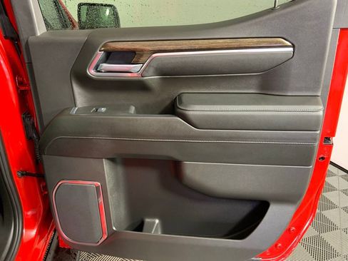 Used 2025 GMC Sierra 1500 Elevation w/ Preferred Package image 11