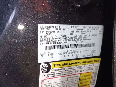 Used 2025 Ford Expedition Platinum image 35