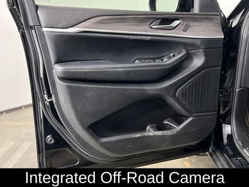 Used 2023 Jeep Grand Cherokee Limited w/ Luxury Tech Group II image 23