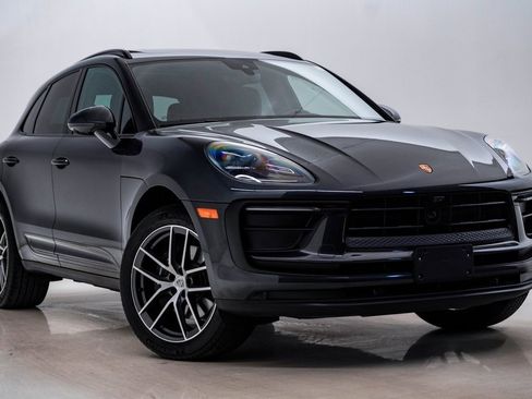 Certified 2025 Porsche Macan image 8