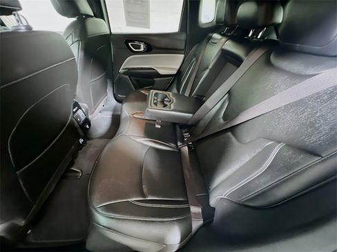 Used 2025 Jeep Compass Limited image 22