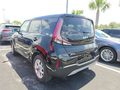 Certified 2025 Kia Soul LX w/ LX Technology Package FWD image 11