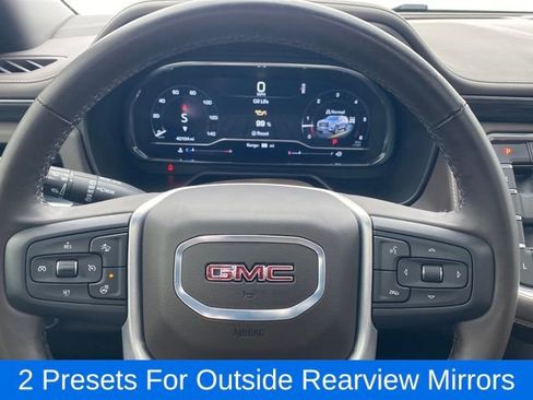 Used 2024 GMC Yukon SLT w/ SLT Luxury Package image 9