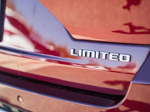 Used 2024 Jeep Grand Cherokee Limited image 7