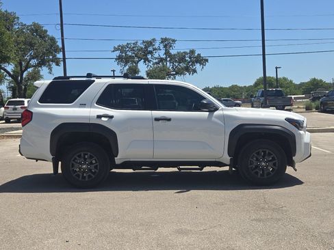 Certified 2025 Toyota 4Runner SR5 AWD/4WD image 6