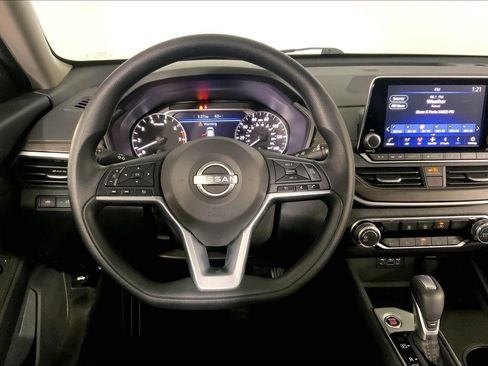 Used 2025 Nissan Altima 2.5 SV FWD image 5