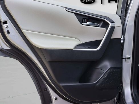 Used 2019 Toyota RAV4 XLE image 26