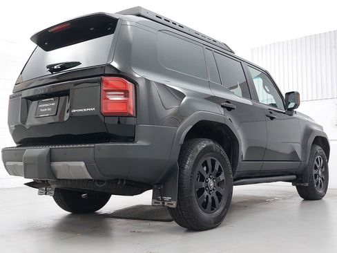 Used 2024 Toyota Land Cruiser image 7