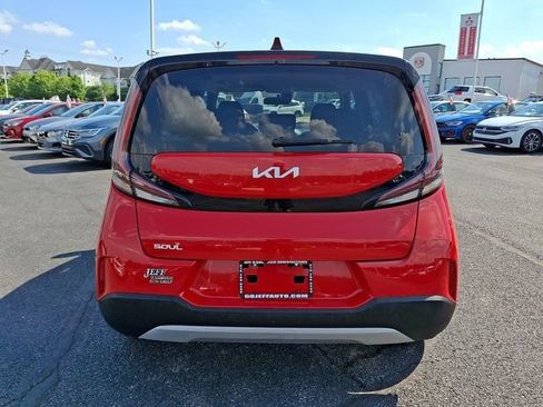 Used 2023 Kia Soul LX w/ LX Technology Package FWD image 7