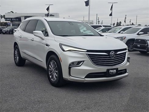 Used 2023 Buick Enclave Premium image 3