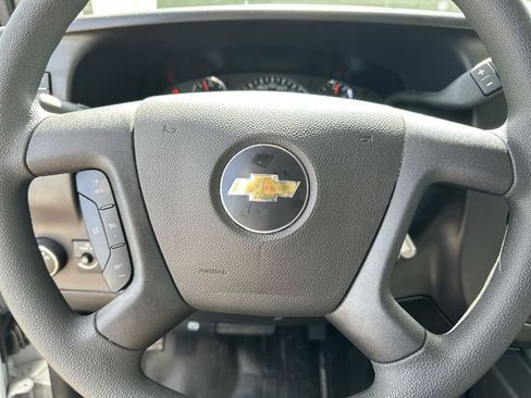 New 2025 Chevrolet Express 3500 Work Van w/ Power Convenience Package image 19