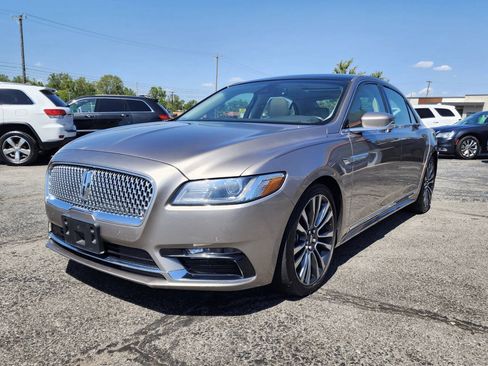 Used 2019 Lincoln Continental Select w/ Continental Climate Package FWD image 2