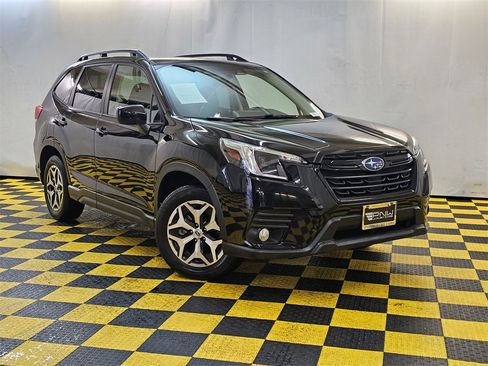 Used 2022 Subaru Forester Premium image 1