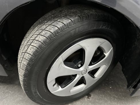 Used 2015 Toyota Prius Four image 10