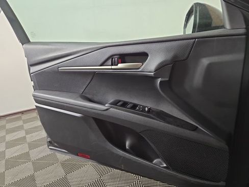 Used 2025 Toyota Camry SE image 30