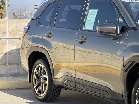 Used 2025 Subaru Forester Premium image 5