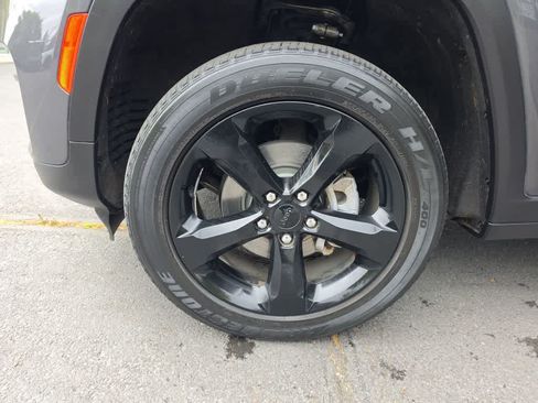 Used 2023 Jeep Grand Cherokee Altitude AWD/4WD image 10