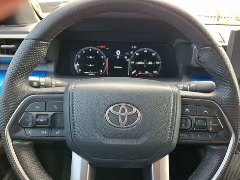 Used 2024 Toyota Tacoma TRD Off-Road AWD/4WD image 18