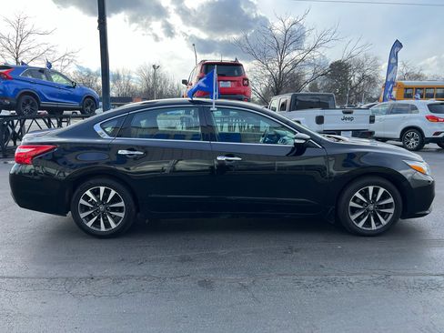 Used 2017 Nissan Altima 2.5 SV w/ Convenience Package image 7
