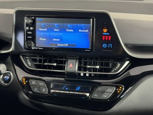 Used 2018 Toyota C-HR XLE FWD image 32