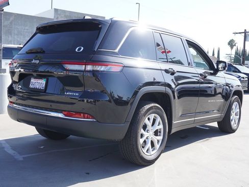 Used 2023 Jeep Grand Cherokee Limited w/ Trailer Tow Prep Group (B) AWD/4WD image 5