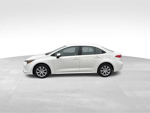 Certified 2021 Toyota Corolla LE image 3