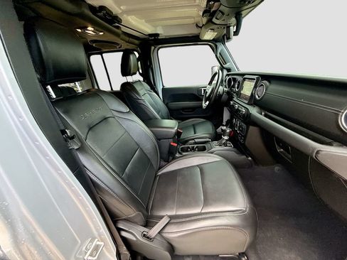 Used 2023 Jeep Wrangler Unlimited Sahara w/ Cold Weather Group AWD/4WD image 33