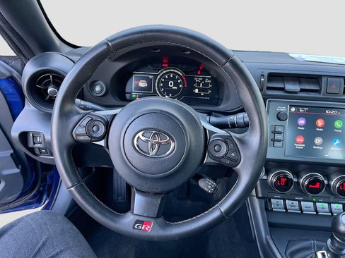 Used 2025 Toyota GR86 w/ ALL Weather Mat Package (TMS) RWD image 11