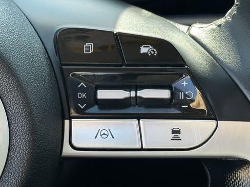 Used 2024 Hyundai Elantra Limited image 24