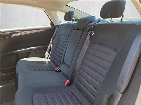 Used 2018 Ford Fusion SE FWD image 11