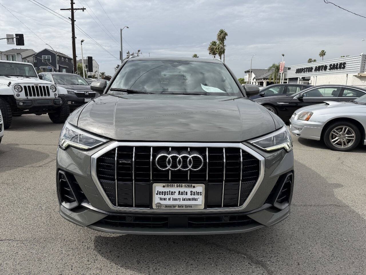 Used 2020 Audi Q3 2.0T Premium Plus w/ Premium Plus Package AWD/4WD image 3