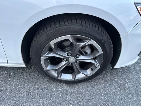 Used 2021 Chevrolet Malibu LT image 14