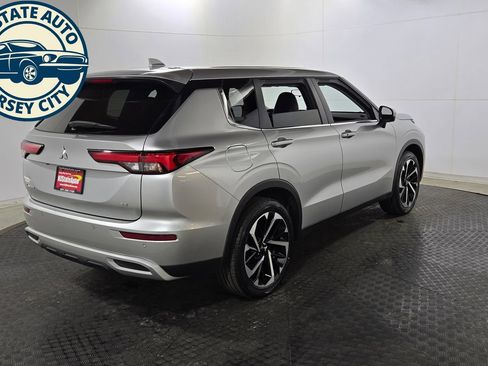 Used 2022 Mitsubishi Outlander SE AWD/4WD image 7