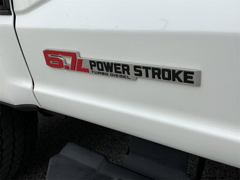 Certified 2024 Ford F250 Lariat w/ Black Appearance Package image 29