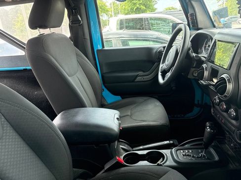 Used 2018 Jeep Wrangler Sport AWD/4WD image 3