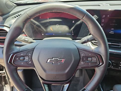 Used 2025 Chevrolet Trax RS w/ Sunroof Package FWD image 19