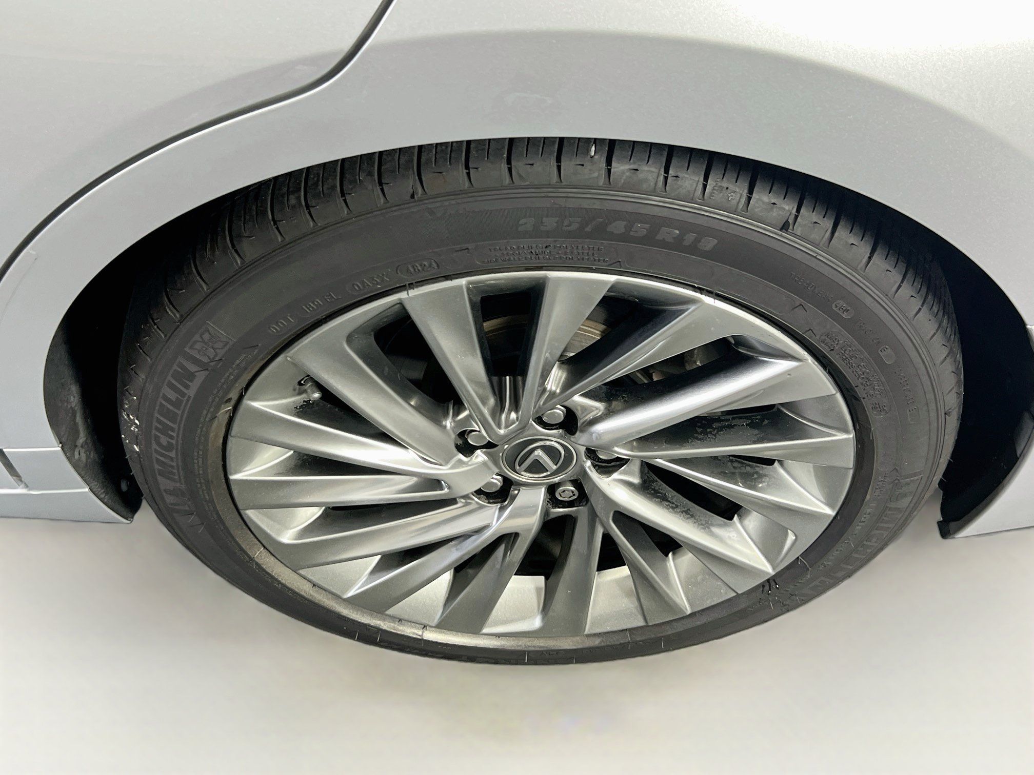 Used 2019 Lexus ES 350 Ultra Luxury w/ Accessory Package 2 FWD image 31