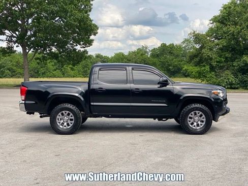 Used 2017 Toyota Tacoma 4x4 Double Cab image 8