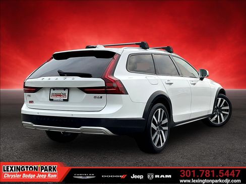 Used 2023 Volvo V90 B6 Cross Country Ultimate AWD/4WD image 5