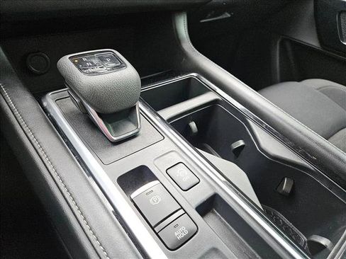 Certified 2024 Nissan Pathfinder SV image 14