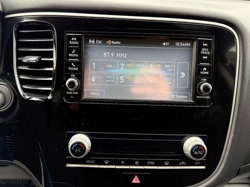 Used 2020 Mitsubishi Outlander ES AWD/4WD image 16