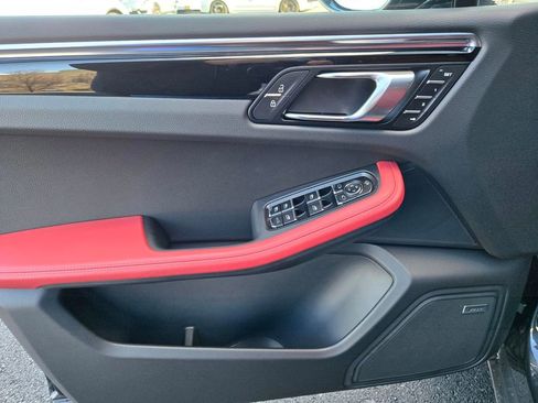 New 2026 Porsche Macan image 20