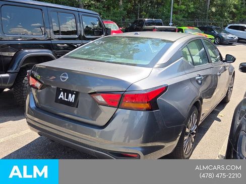 Used 2025 Nissan Altima 2.5 SV FWD image 11