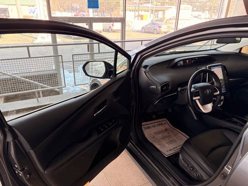 Used 2017 Toyota Prius Prime Premium image 10