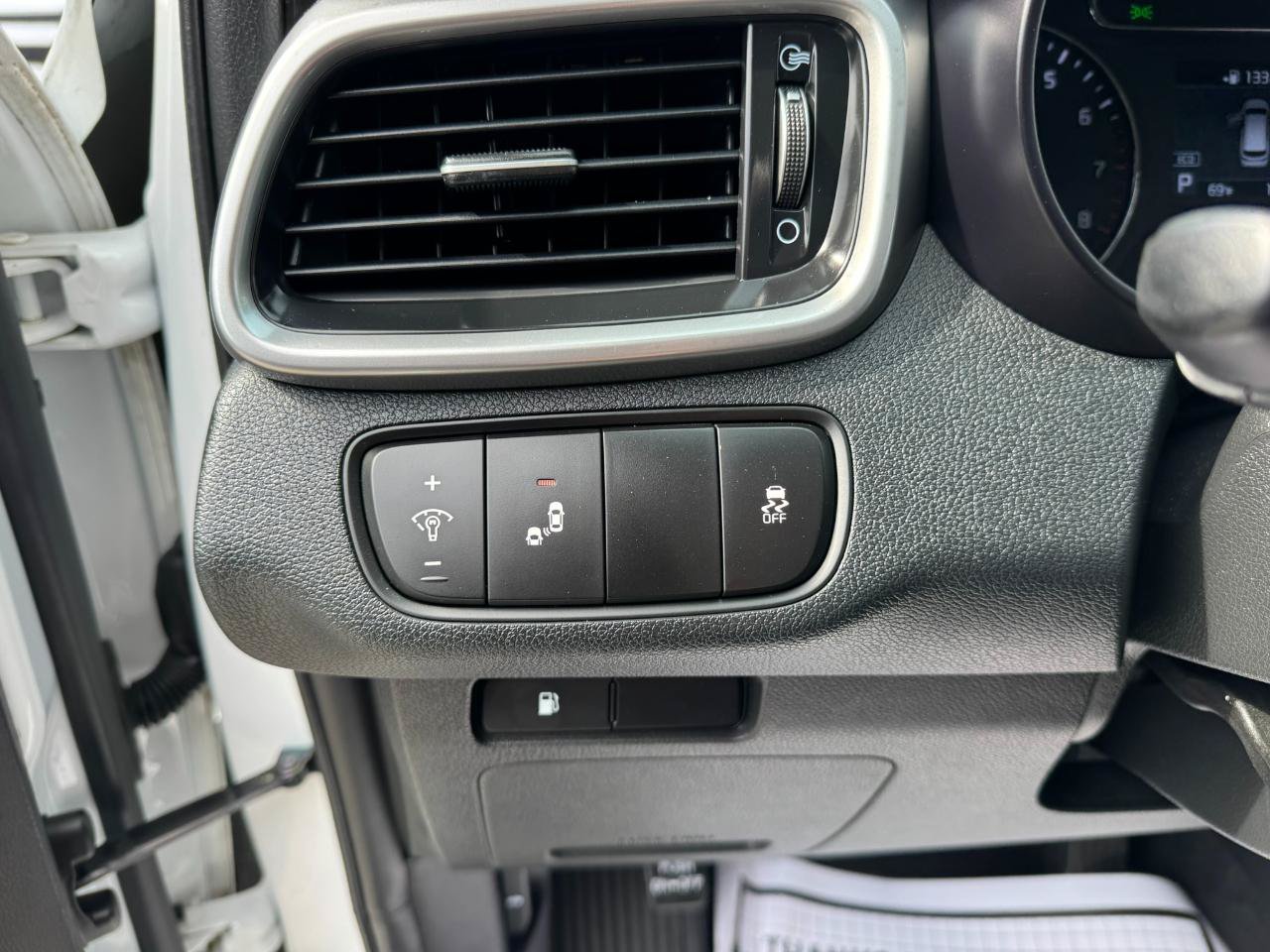 Used 2019 Kia Sorento FWD image 19