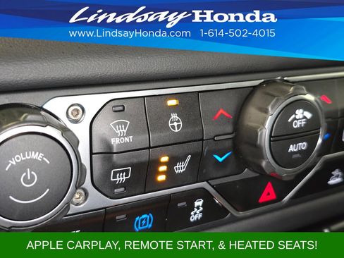 Used 2025 Jeep Wrangler Unlimited Sahara AWD/4WD image 19