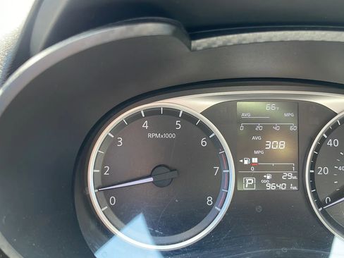 Used 2020 Nissan Versa S FWD image 11
