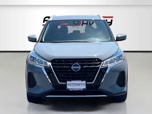 Used 2023 Nissan Kicks SV FWD image 2