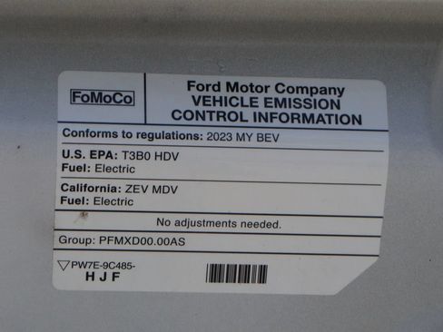 Used 2023 Ford E-Transit Medium Roof RWD image 19
