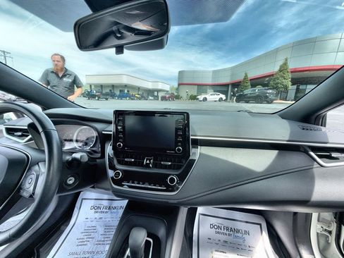 Used 2021 Toyota Corolla SE image 9